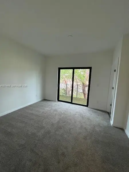 Spacious, unfurnished interior of a new home in , Hollywood (Image 9).