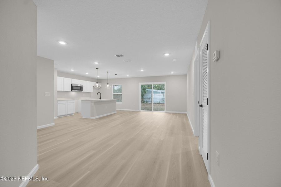 Spacious, unfurnished interior of a new home in , Jacksonville (Image 16).