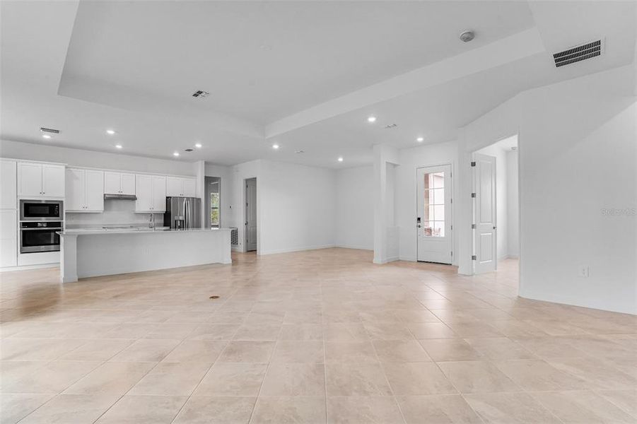 Spacious, unfurnished interior of a new home in South Gulf Cove, Port Charlotte (Image 21).