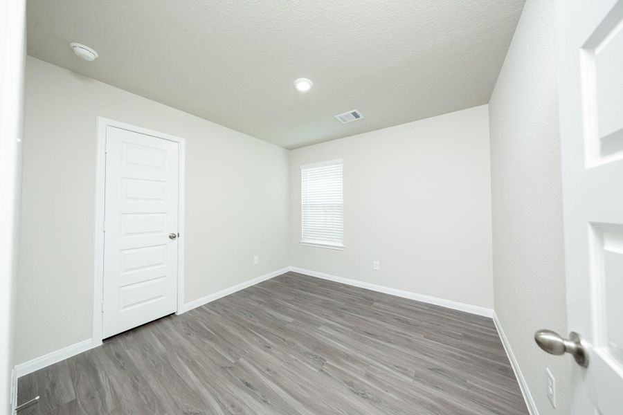 Spacious, unfurnished interior of a new home in Ridgeland Hills, Willis (Image 14).