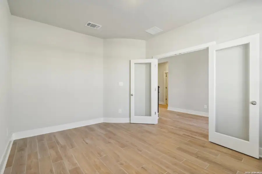 Spacious, unfurnished interior of a new home in , San Antonio (Image 15).