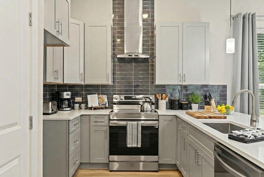 Wonderful cozy kitchen. Virtually staged.