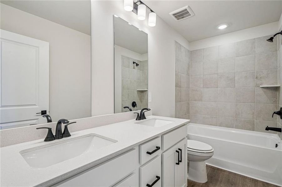 Furnished interior view inside a new home in River Pointe, Monroe (Image 9).