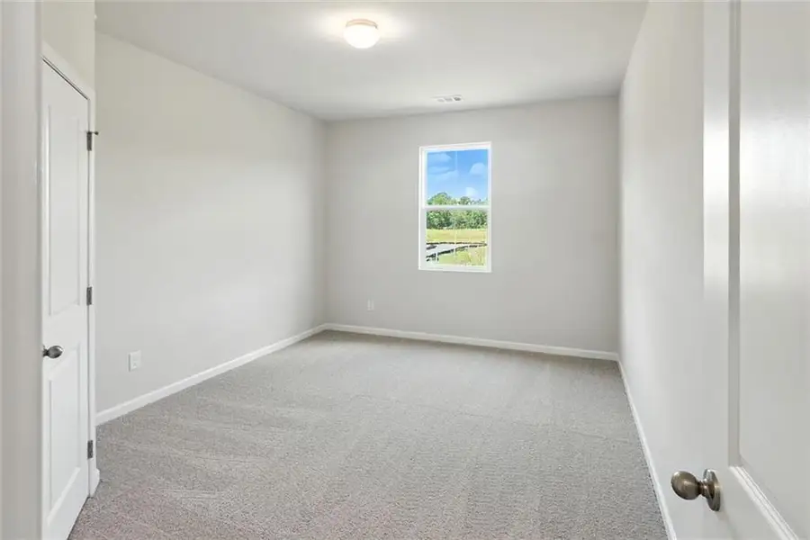 Spacious, unfurnished interior of a new home in Hampton Ridge, Jefferson (Image 21).