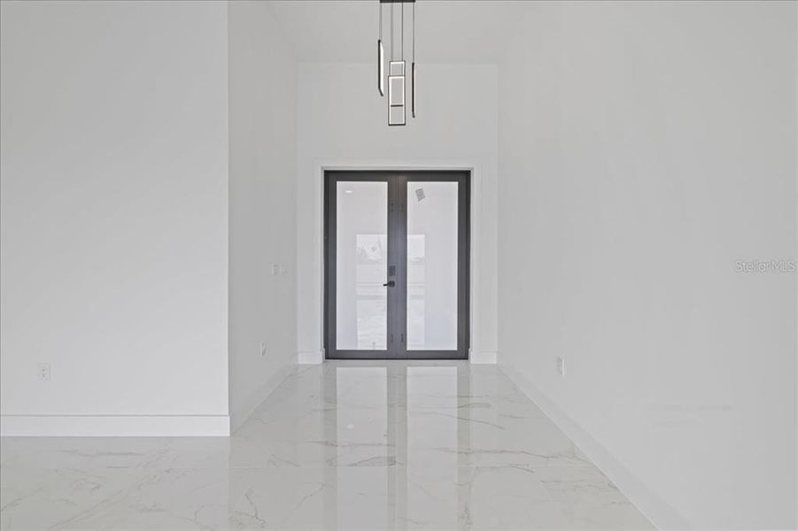 Spacious, unfurnished interior of a new home in , Port Charlotte (Image 25).