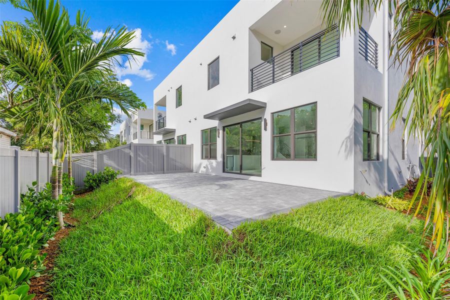 Exterior details and patio area of a home in , Fort Lauderdale (Image 30). Exterior details and patio area of a home in , Fort Lauderdale (Image 30).