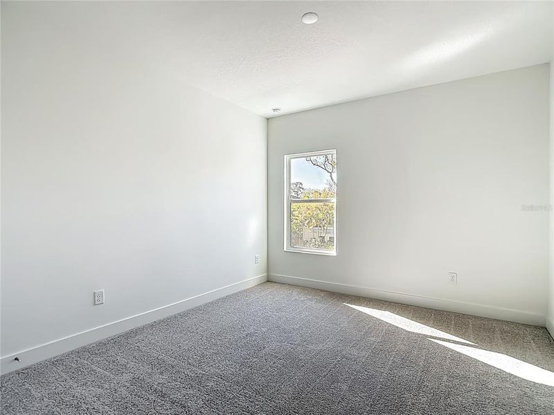 Spacious, unfurnished interior of a new home in , Tampa (Image 41).