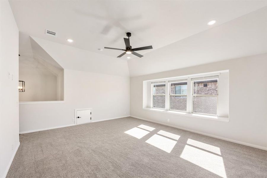Spacious, unfurnished interior of a new home in The Oaks, Red Oak (Image 35). Spacious, unfurnished interior of a new home in The Oaks, Red Oak (Image 35).