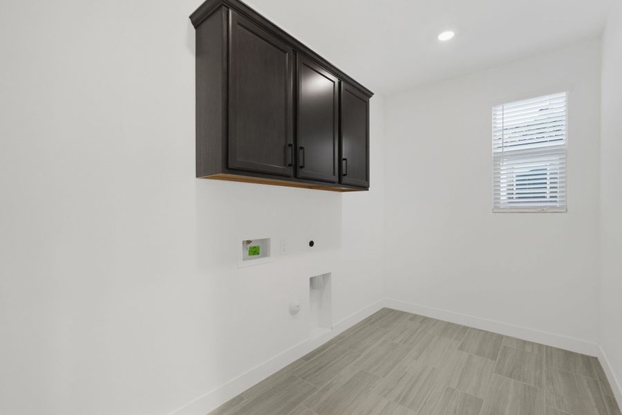 Spacious, unfurnished interior of a new home in Artisan at Asante, Surprise (Image 37).