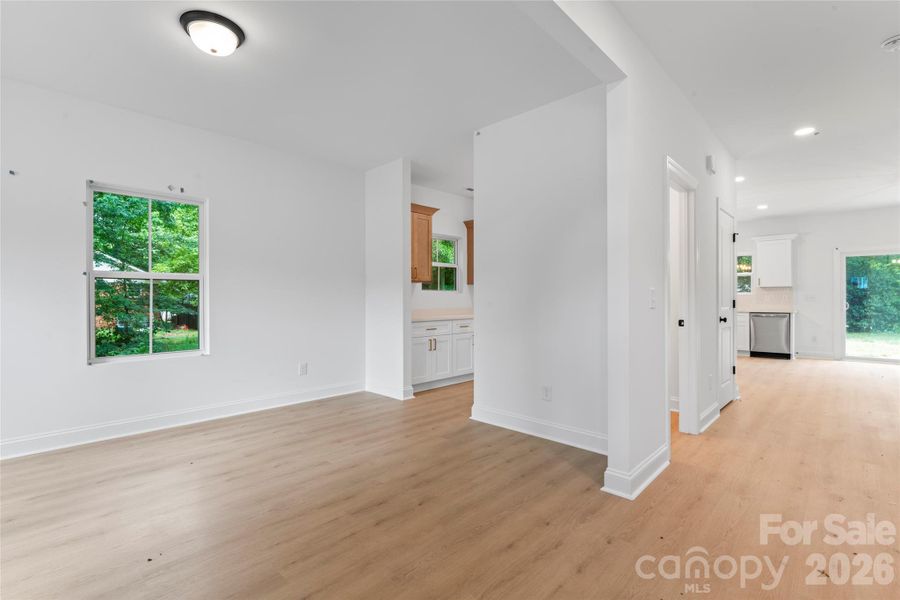 Spacious, unfurnished interior of a new home in , Harrisburg (Image 28).