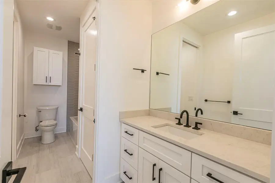 Furnished interior view inside a new home in , Horseshoe Bay (Image 8).