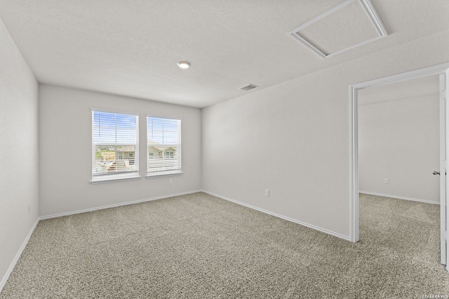 Spacious, unfurnished interior of a new home in Laurel Vistas, San Antonio (Image 32).