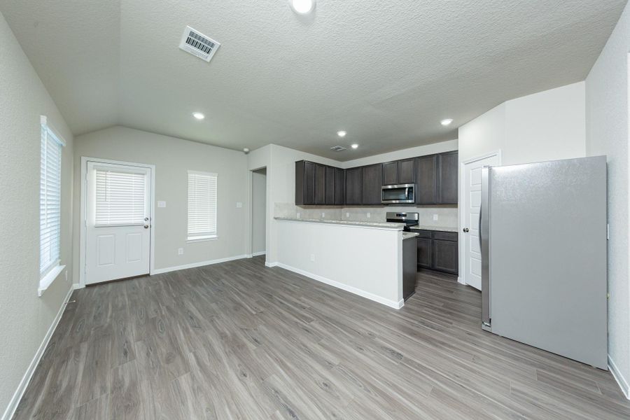 Furnished interior view inside a new home in Mackenzie Creek, Conroe (Image 7).