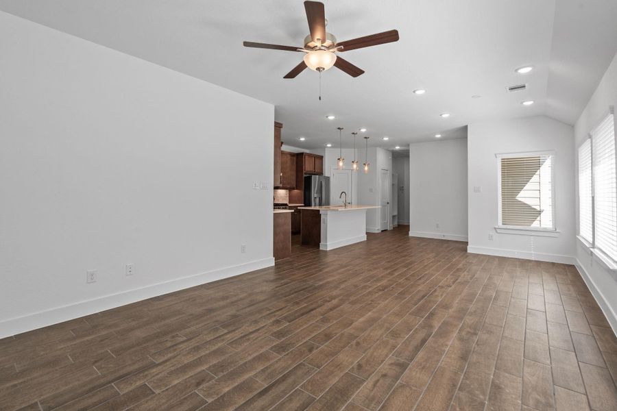 Spacious, unfurnished interior of a new home in Meridiana, Iowa Colony (Image 14).