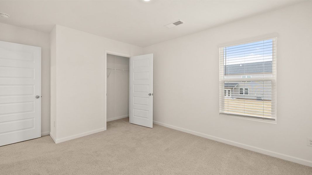 Spacious, unfurnished interior of a new home in Estates at Deer Hollow, Grovetown (Image 41).