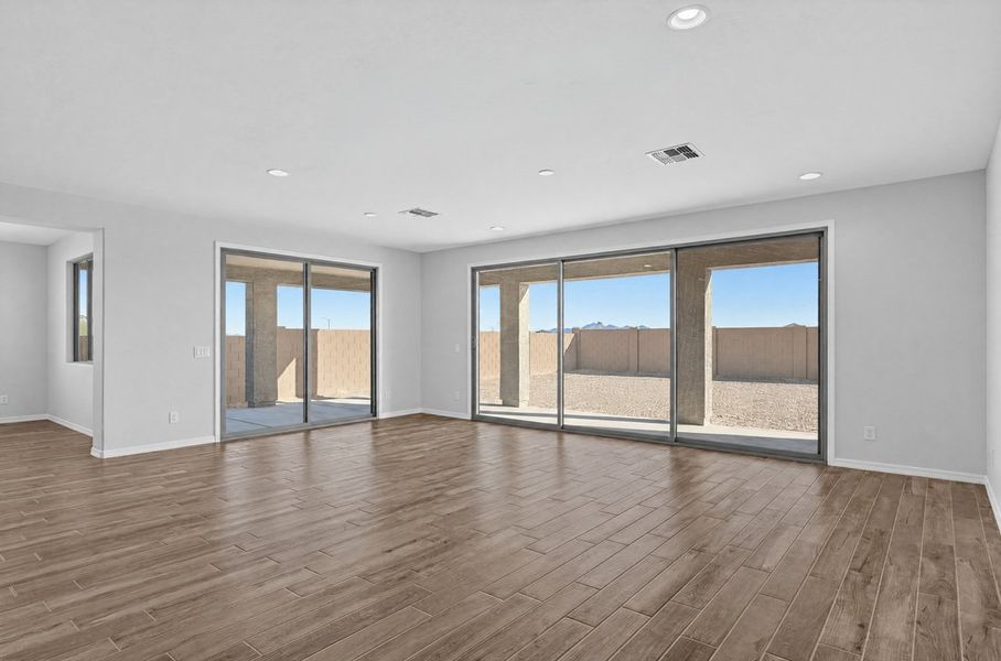 Spacious, unfurnished interior of a new home in Allen Ranches, Litchfield Park (Image 11).