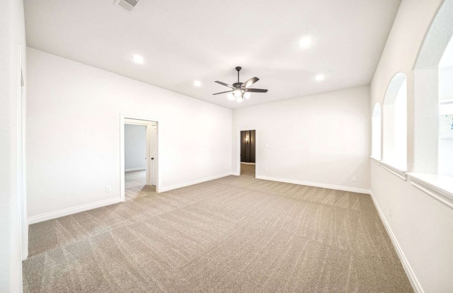 Spacious, unfurnished interior of a new home in Bridgeland 60′, Cypress (Image 27).