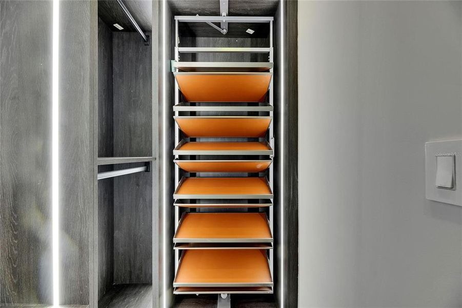 Spacious, unfurnished interior of a new home in , Apollo Beach (Image 85).