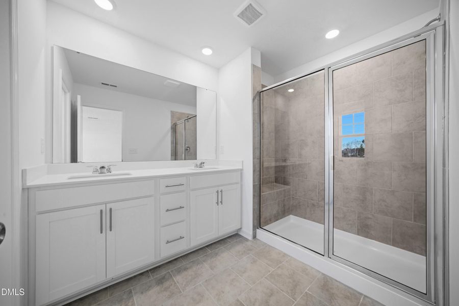 SUN_Everlee_Pic_CarsonII_QMI_230_Owners_ SUN_Everlee_Pic_CarsonII_QMI_230_Owners_