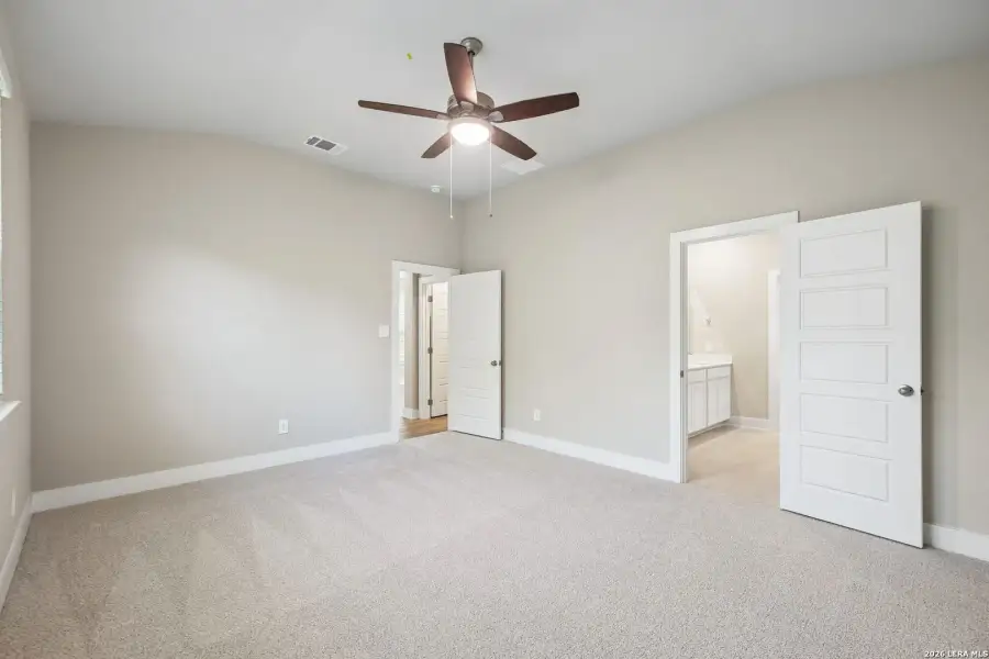 Spacious, unfurnished interior of a new home in Comanche Ridge, San Antonio (Image 36).