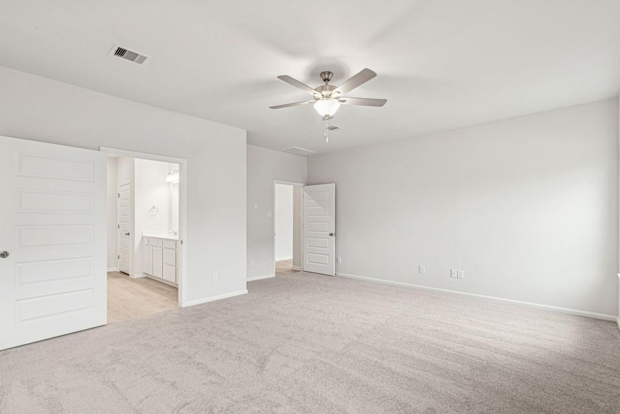 Spacious, unfurnished interior of a new home in Sierra Vista, Rosharon (Image 25).