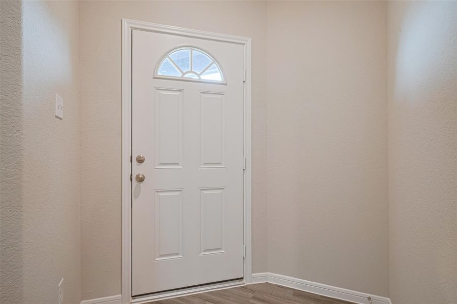 Spacious, unfurnished interior of a new home in La Segarra, Brookshire (Image 40).