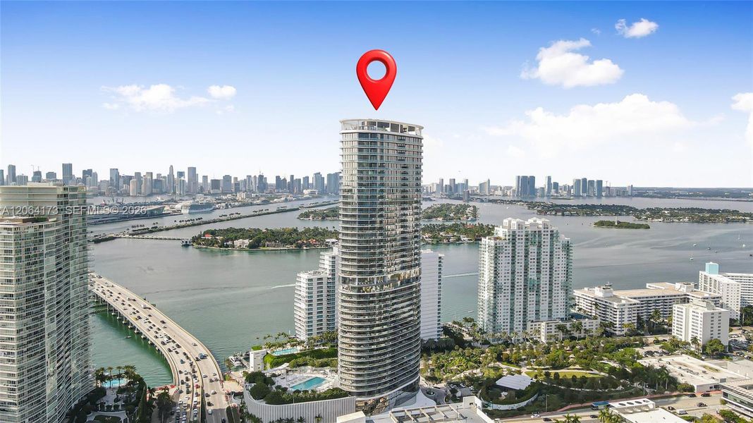 Condo located in Miami Beach, FL showcasing its design and architecture (Image 3).
