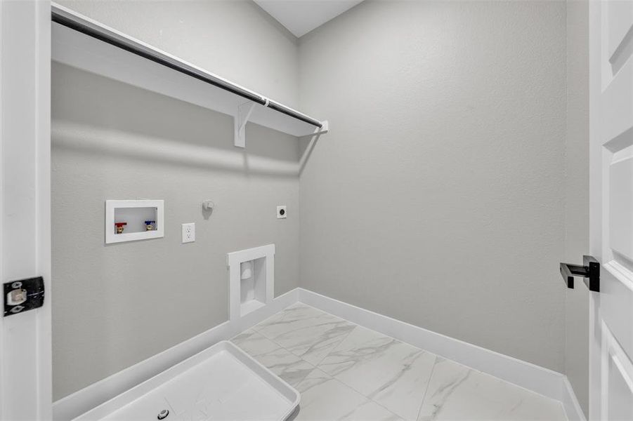 Spacious, unfurnished interior of a new home in , Grand Prairie (Image 30).