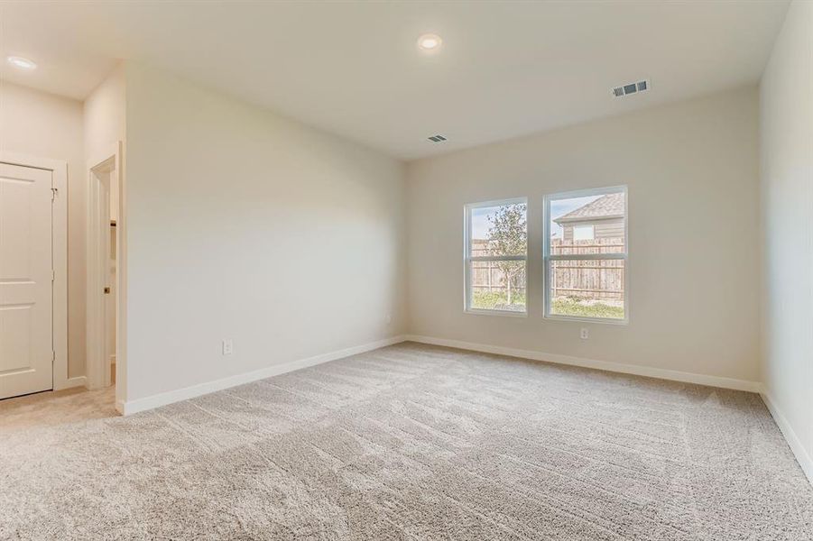 Spacious, unfurnished interior of a new home in MiraVerde, Crowley (Image 15).