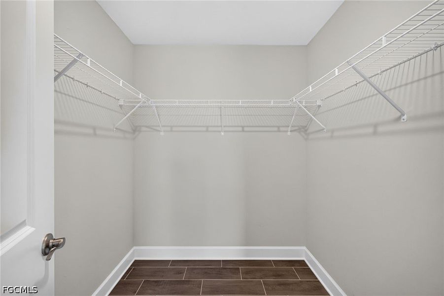 Spacious, unfurnished interior of a new home in Cape Coral, Cape Coral (Image 19).