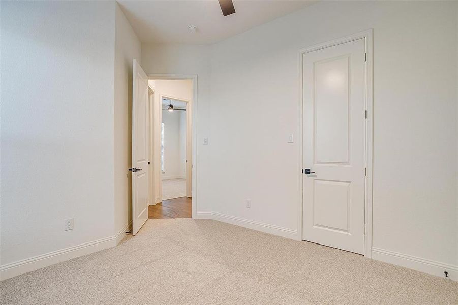 Secondary bedroom with ceiling fan