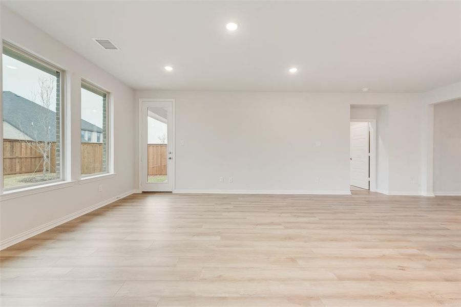 Spacious, unfurnished interior of a new home in Spiritas Ranch, Little Elm (Image 23).