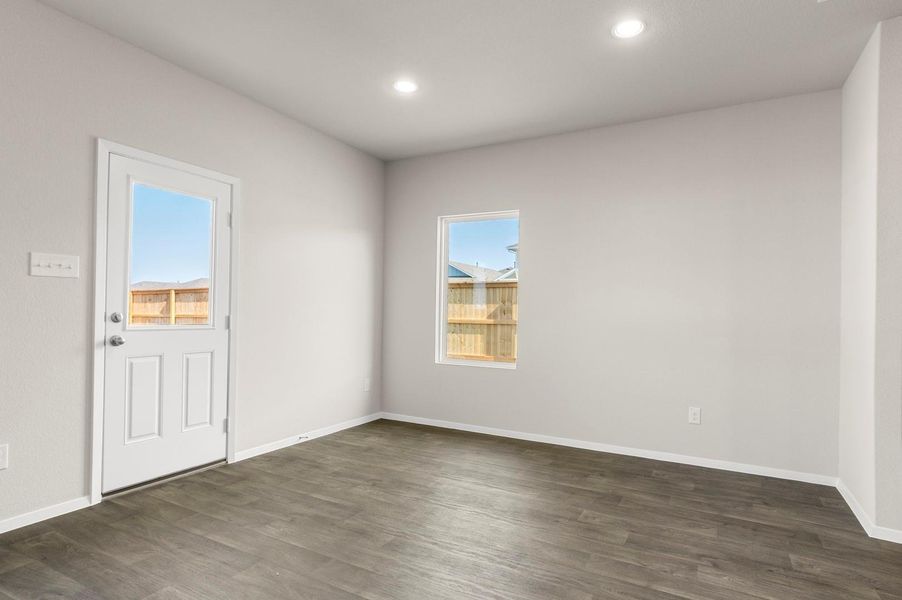Spacious, unfurnished interior of a new home in Cloverleaf, Austin (Image 23).