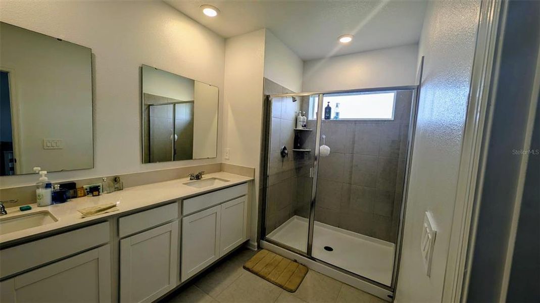 Furnished interior view inside a new home in , Davenport (Image 6).