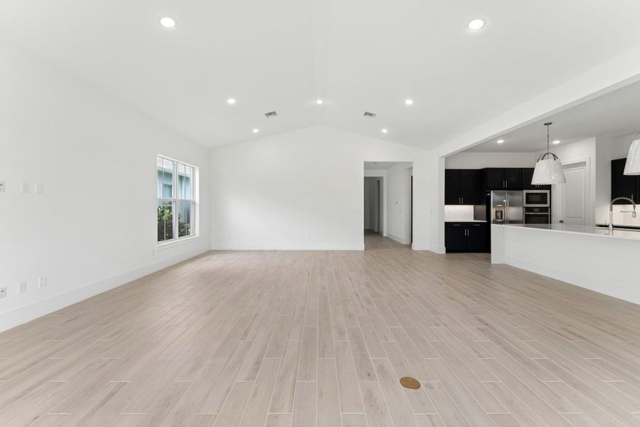 Kitchen, Great Room & Dining Area Kitchen, Great Room & Dining Area