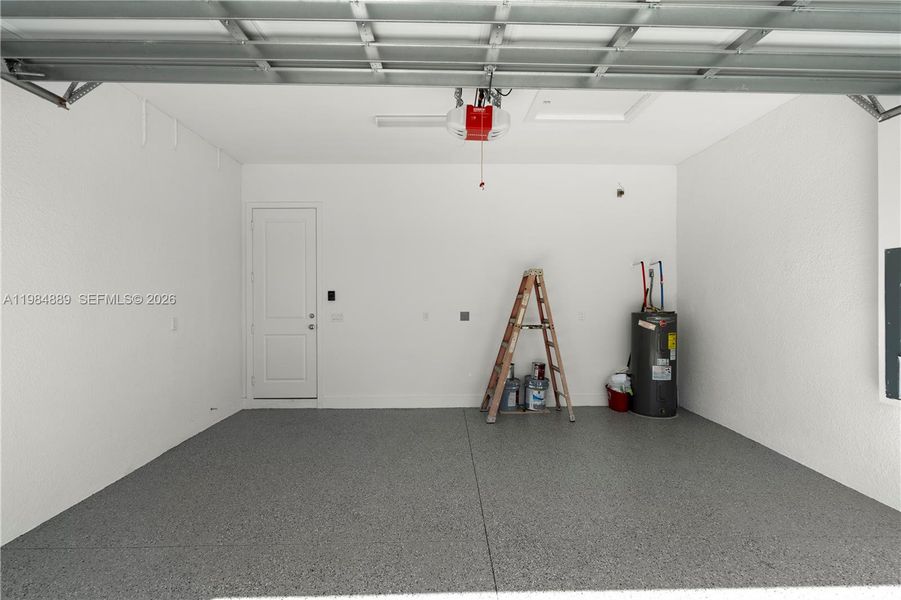 Spacious, unfurnished interior of a new home in , Lehigh Acres (Image 44).