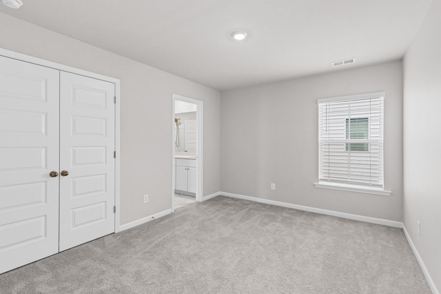 Spacious, unfurnished interior of a new home in Sweetgrass at Summers Corner, Summerville (Image 26).