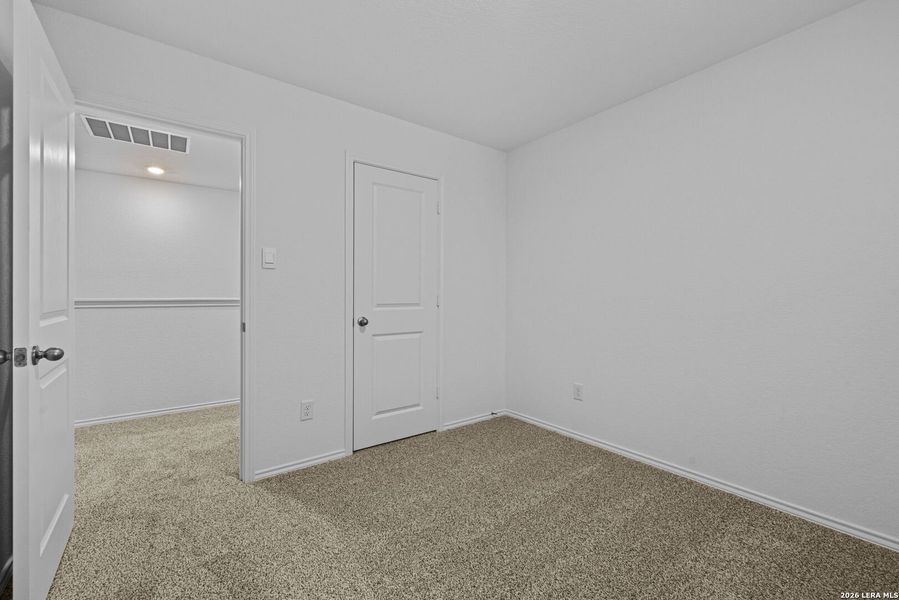 Spacious, unfurnished interior of a new home in Avenida, Converse (Image 16).