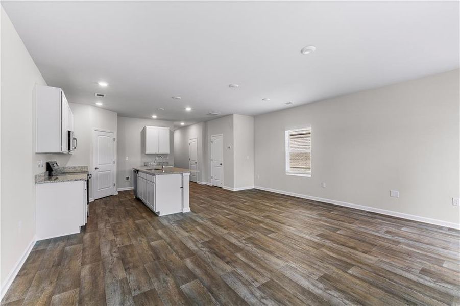 Spacious, unfurnished interior of a new home in The Grove At Mundy Mill, Gainesville (Image 12).
