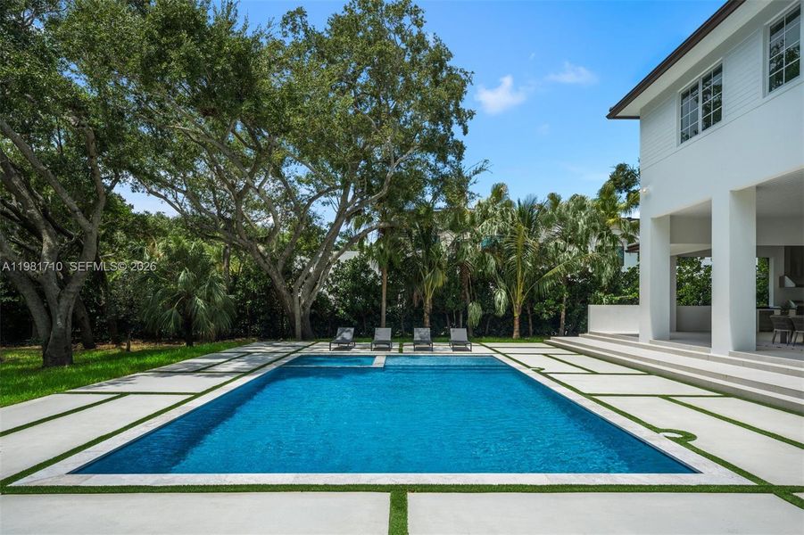 Exterior details and patio area of a home in , Palmetto Bay (Image 24).
