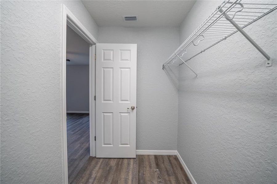 Spacious, unfurnished interior of a new home in , Ocala (Image 12).