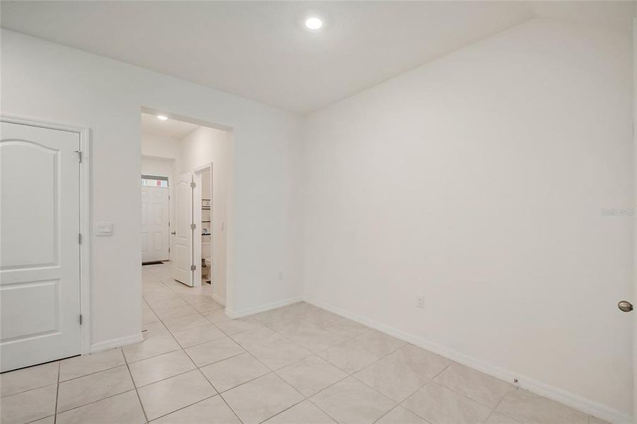 Spacious, unfurnished interior of a new home in , Howey-in-the-Hills (Image 30).