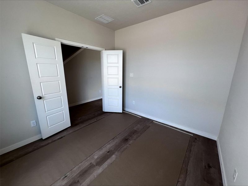 Spacious, unfurnished interior of a new home in Sterling Ridge, Huntsville (Image 5).