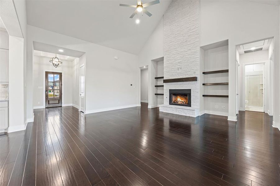 Spacious, unfurnished interior of a new home in Tuscan Estates (1 Acre Lots), Waxahachie (Image 23). Spacious, unfurnished interior of a new home in Tuscan Estates (1 Acre Lots), Waxahachie (Image 23).