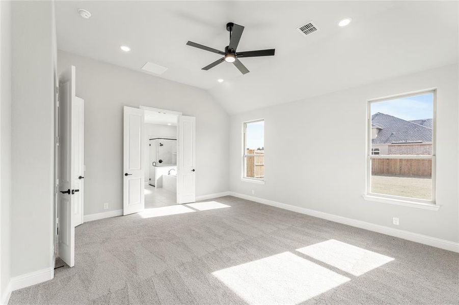 Spacious, unfurnished interior of a new home in Crystal Lake Estates, Red Oak (Image 28).