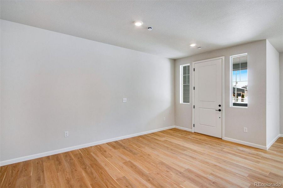 Spacious, unfurnished interior of a new home in Sugar Mill Village, Longmont (Image 13).