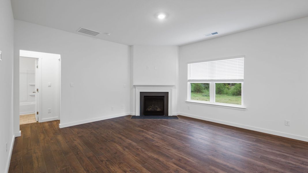 Spacious, unfurnished interior of a new home in Hillcrest Landing, McDonald (Image 15).