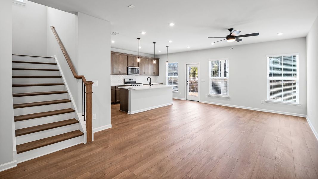 Spacious, unfurnished interior of a new home in Adler Springs, Powder Springs (Image 8).
