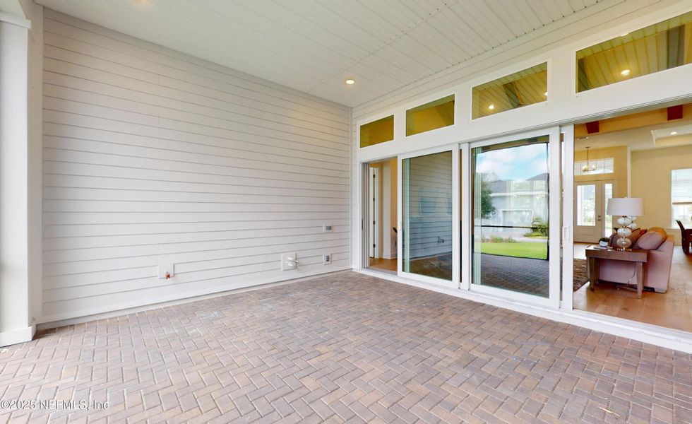 Spacious, unfurnished interior of a new home in Seven Pines, Jacksonville (Image 13).
