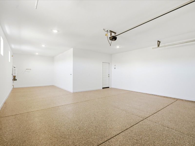 Spacious, unfurnished interior of a new home in Naranja Trails, Oro Valley (Image 16). Spacious, unfurnished interior of a new home in Naranja Trails, Oro Valley (Image 16).